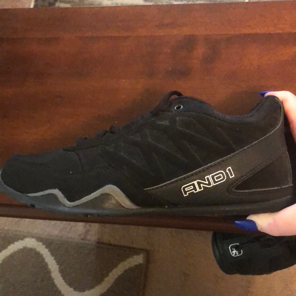 Men’s size 9 brand new and1 sneakers black